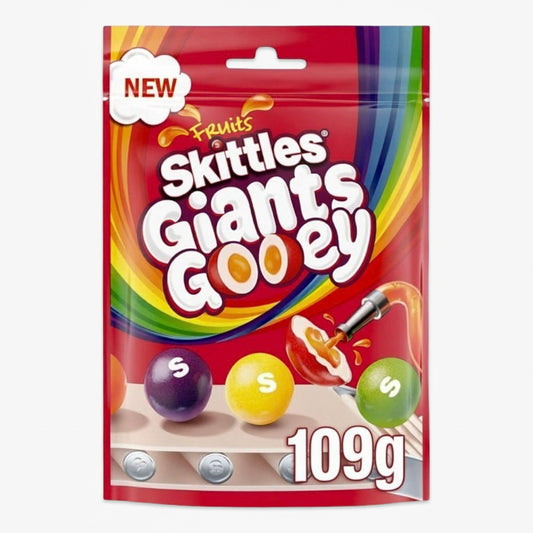 Skittles Giants Gooey 109 g – übergroße Skittles mit fruchtiger, flüssiger Füllung im bunten Mix, Soft-Kaubonbon mit Überraschungseffekt