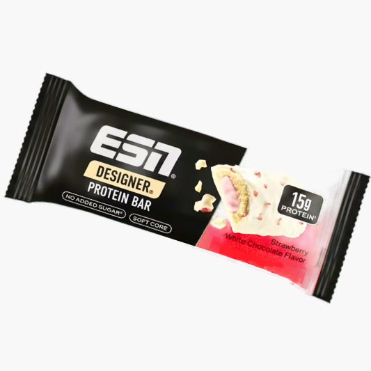 ESN Designer Protein Bar White Chocolate Strawberry 45 g – Proteinriegel mit weißer Schokolade, Erdbeer-Joghurt-Füllung und 14 g Protein bei Four5