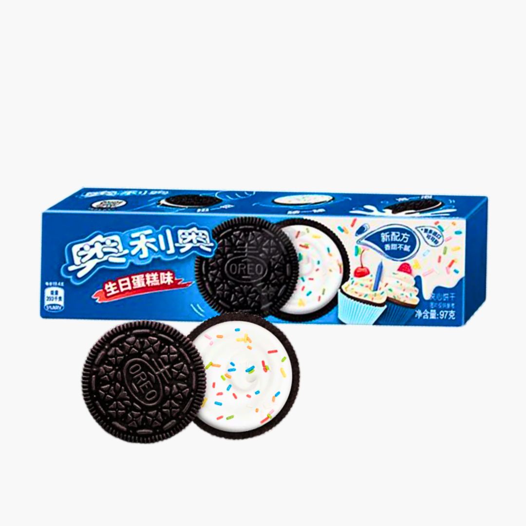 Oreo Birthday Cake Sandwich Cookie 97 g – Oreo‑Sandwich‑Kekse mit süßer Birthday‑Füllung und bunten Zuckerstreuseln, jetzt bei Four5 kaufen